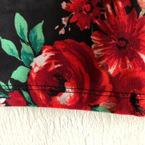 THE PIONEER WOMAN Top Size Medium Semi Loose 3/4 Sleeves Floral New - Picture 7 of 9